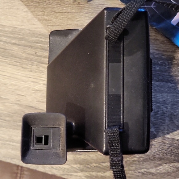 Polaroid 600 Series Camera - Picture 9 of 9